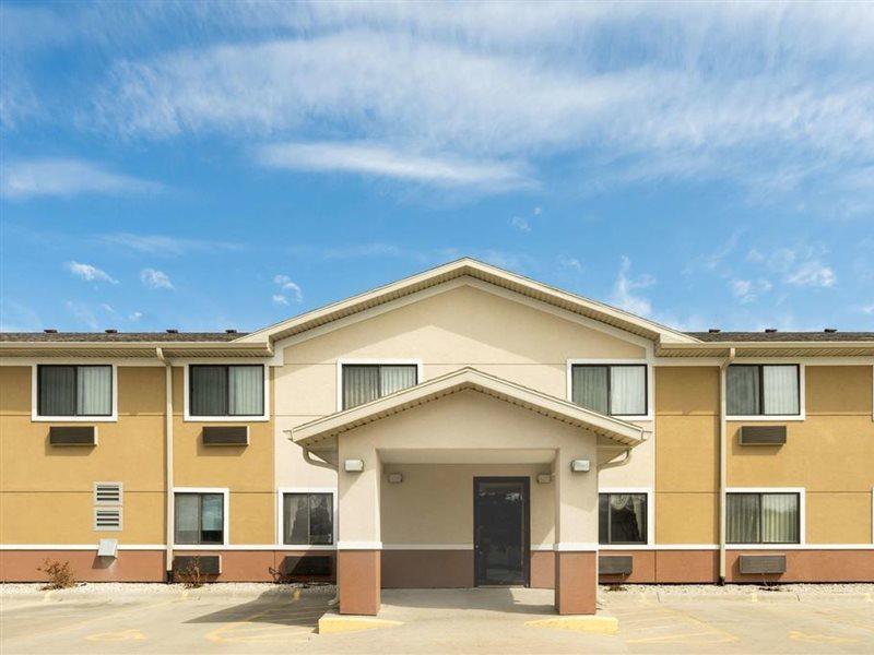 Super 8 By Wyndham Fond Du Lac Bagian luar foto