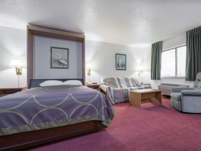 Super 8 By Wyndham Fond Du Lac Bagian luar foto