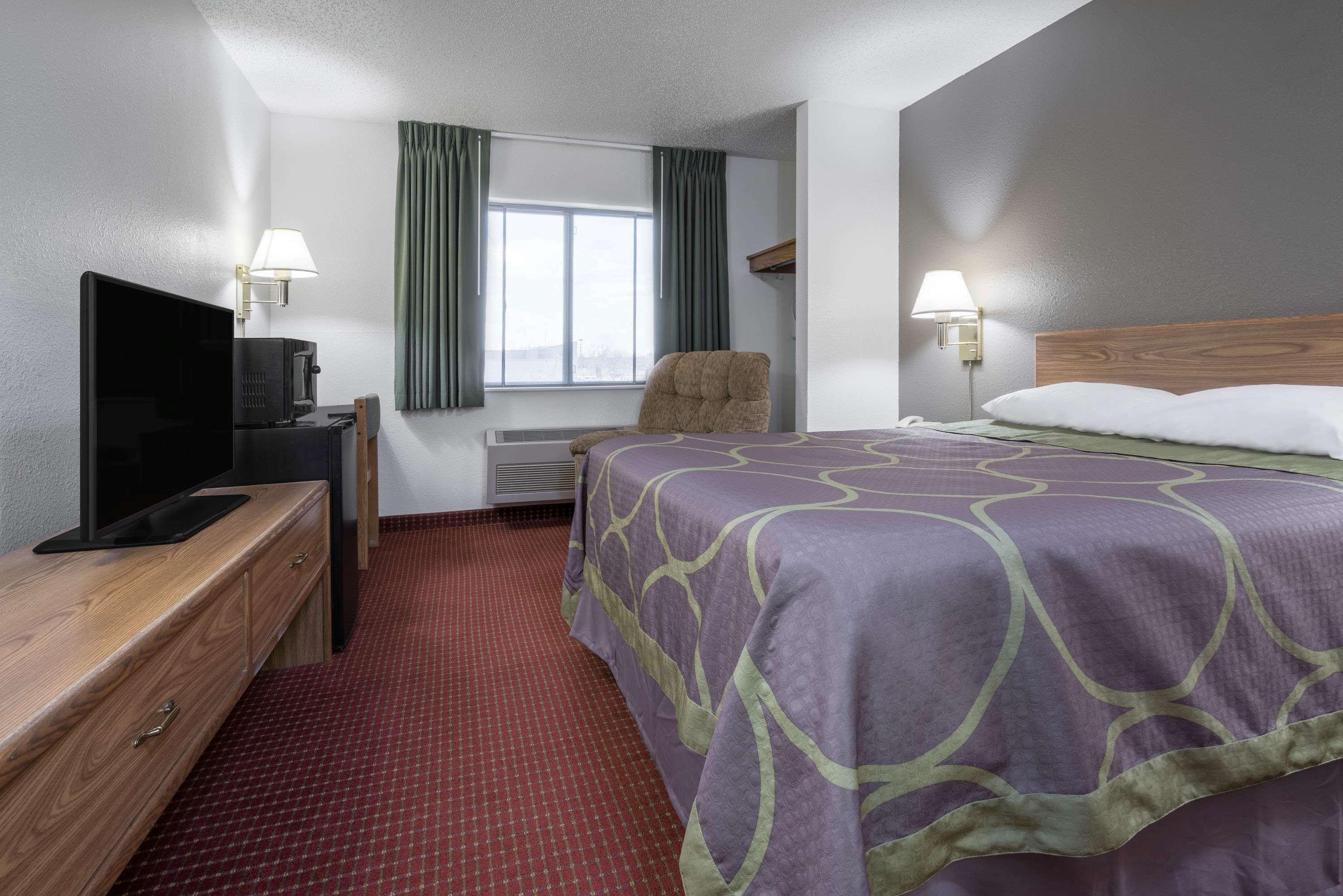 Super 8 By Wyndham Fond Du Lac Bagian luar foto