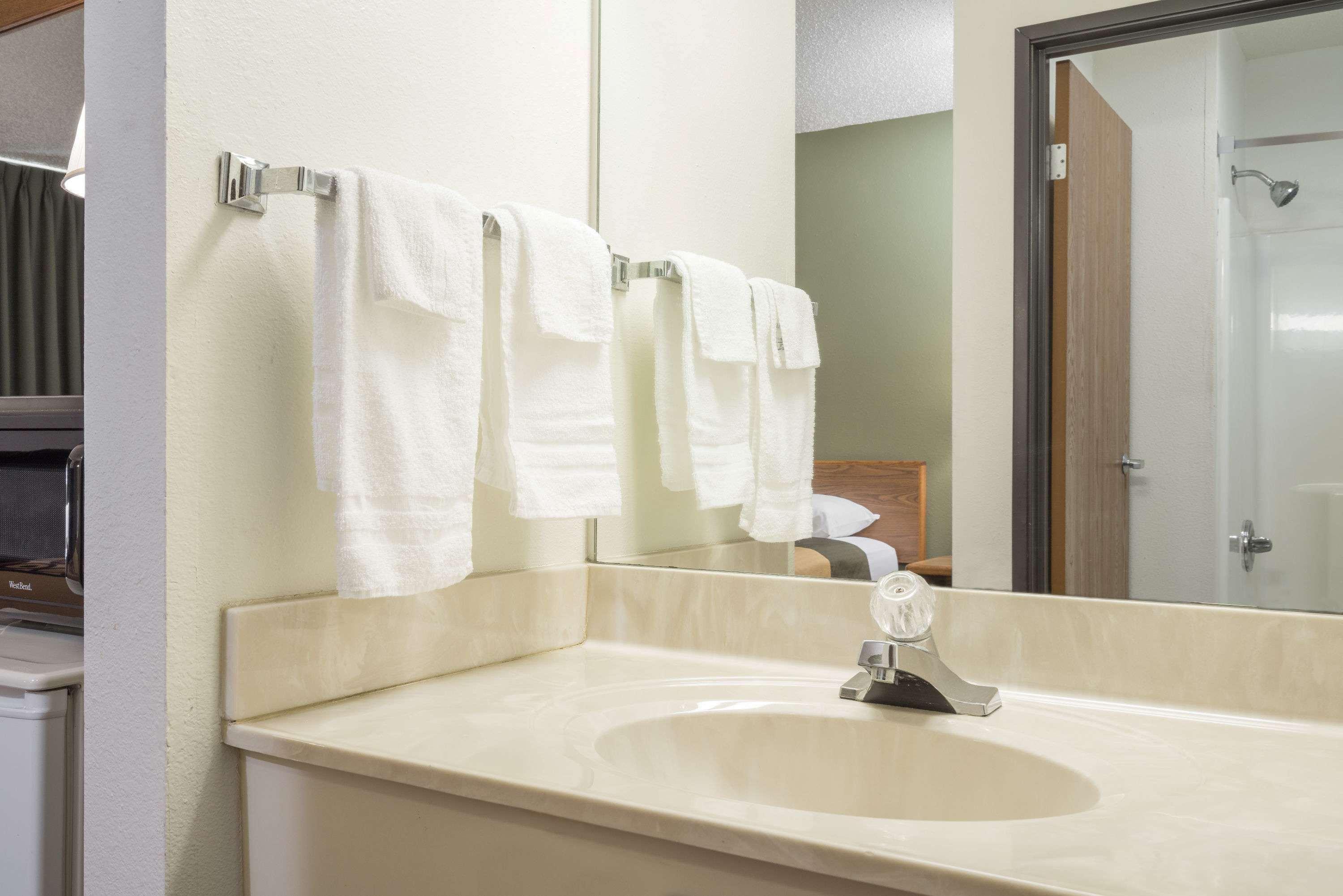 Super 8 By Wyndham Fond Du Lac Bagian luar foto