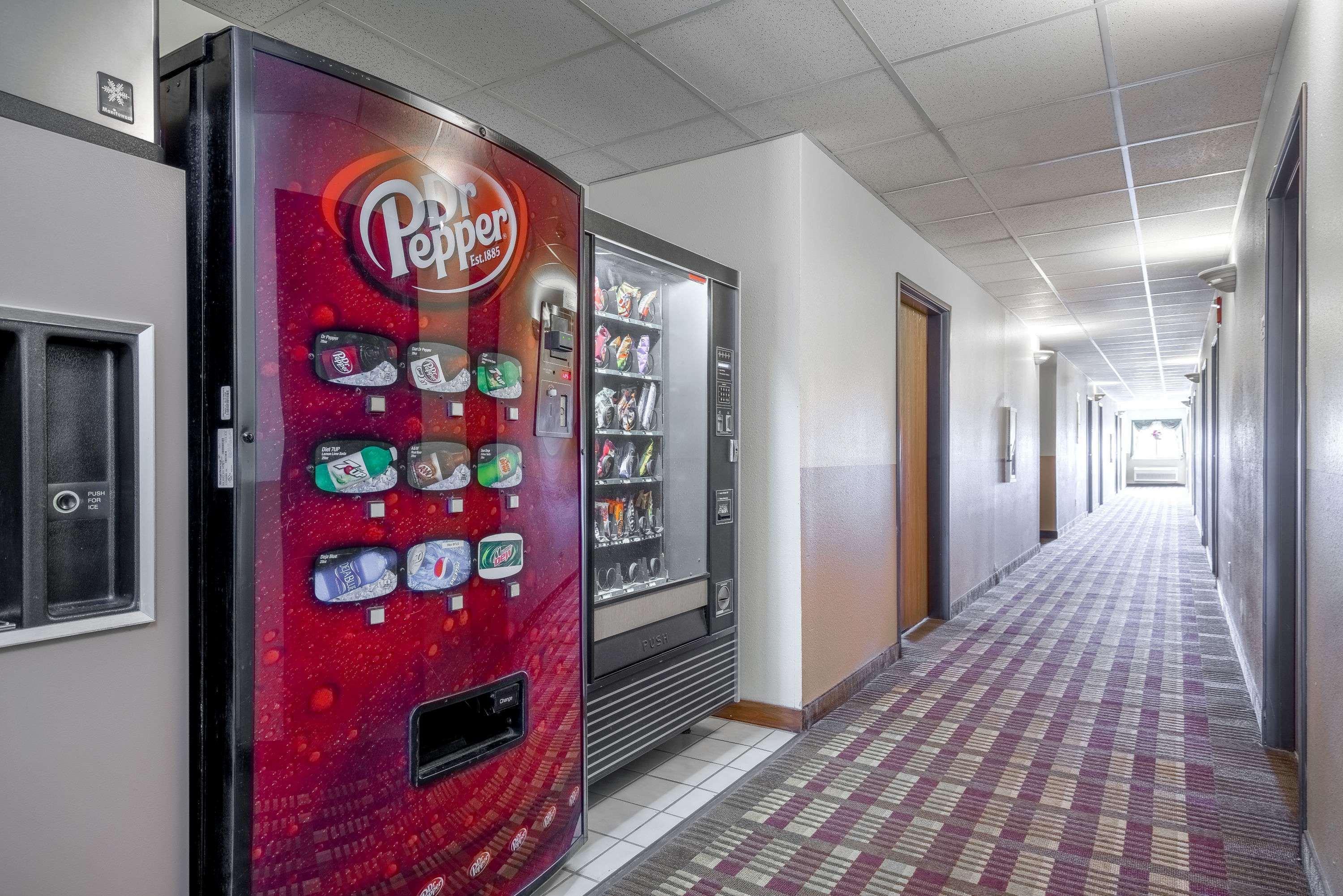 Super 8 By Wyndham Fond Du Lac Bagian luar foto